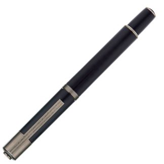 Matt black lacquer felt-tip pen